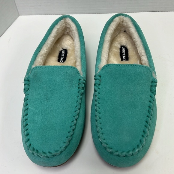 NEW Lands End Women’s Suede Leather Moccasin Slippers Size 7 - Picture 2 of 8